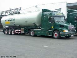 Volvo-NH12-Freund-050205-0[1]
